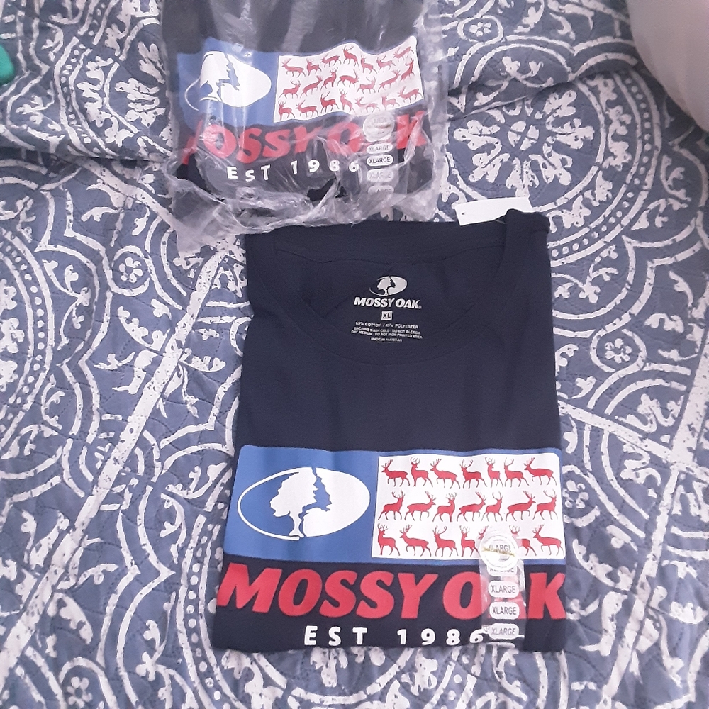 2 pack of XL Mossy Oak shirts